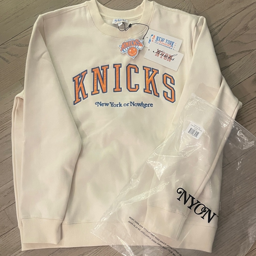 Brand new NYON Knicks sweatshirt size medium